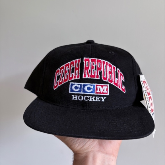 Vintage CZECH REPUBLOC CCM HOCKEY NWT snapback made in CANADA FLAG - Picture 2 of 9